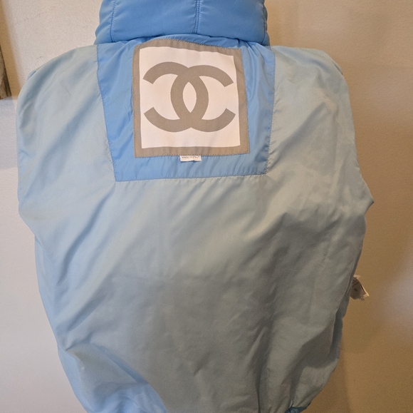 Chanel Puffer Jacket Size 44 - Picture 4 of 9